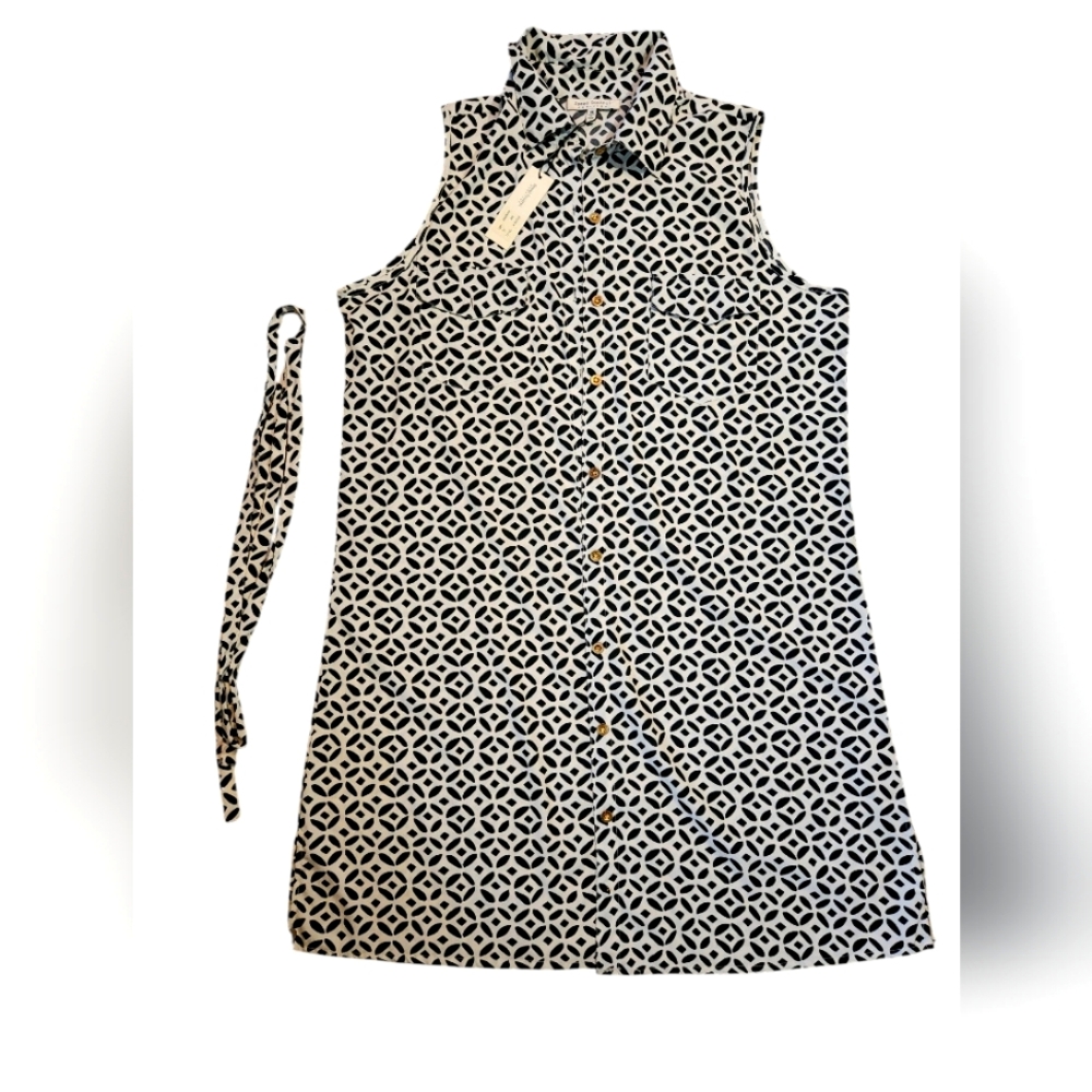 Speed Control  Size 1x With Belt Sleeveless Black and White Patterned Tunic
